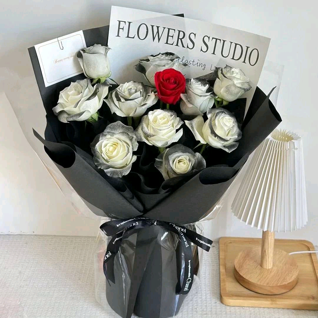 11枝黑騎士玫瑰混搭紅玫瑰 香港即日配送