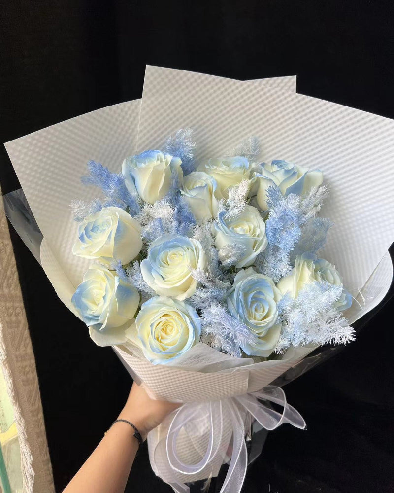 11 Blue and White Roses 11枝藍白玫瑰