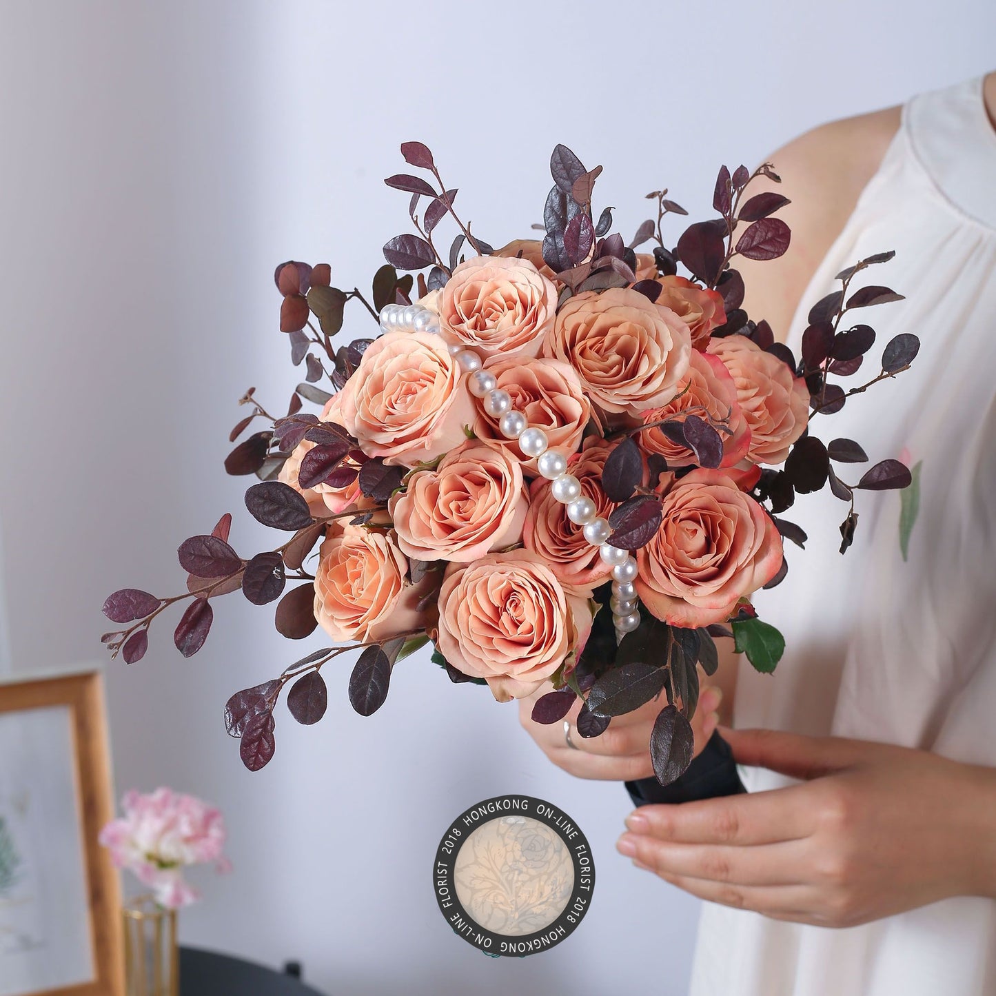 19朵卡布奇諾紅繼木混搭手捧花香港鮮花即日配送