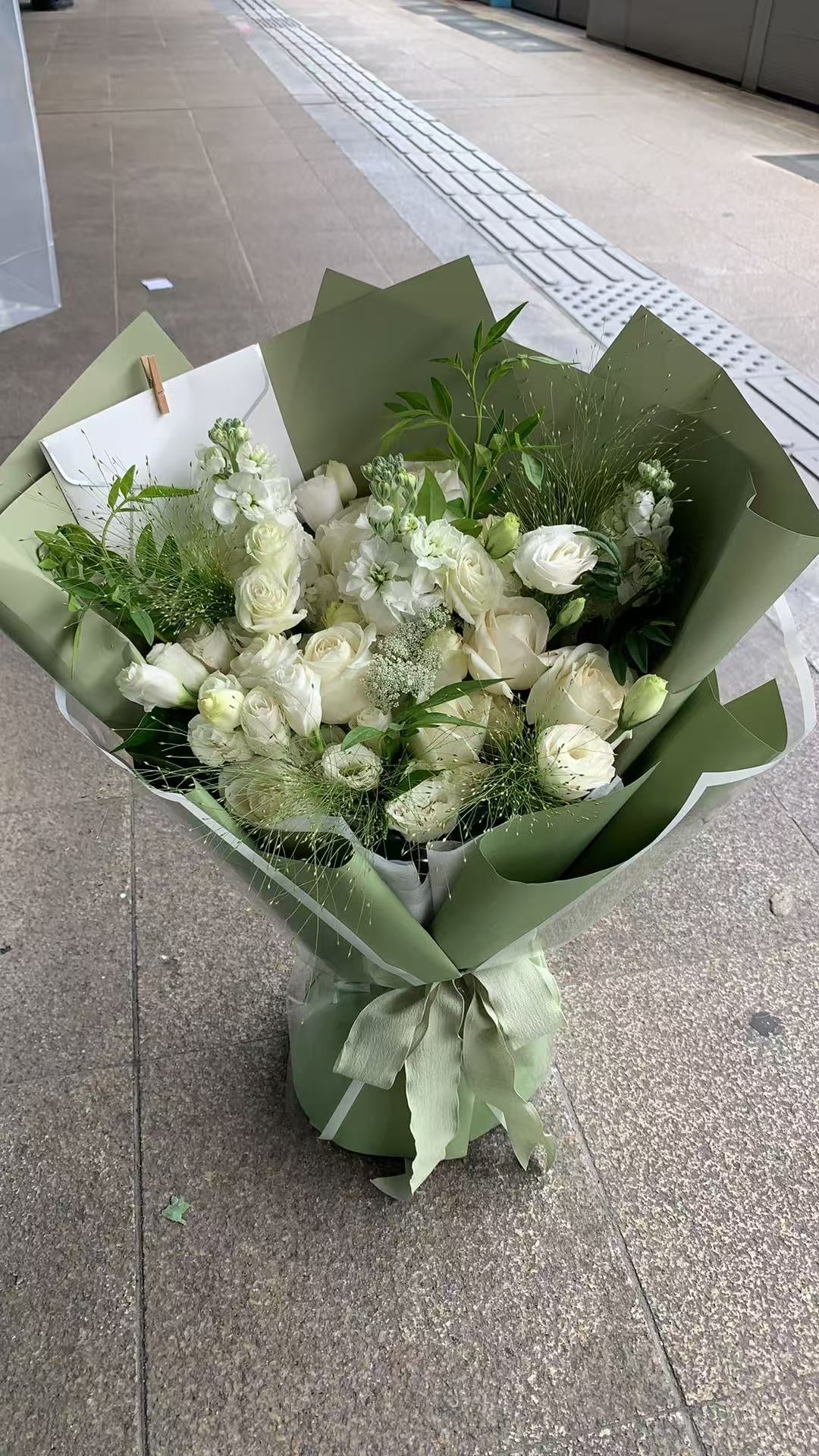 Pastel White Green Bouquet 白色桔梗花