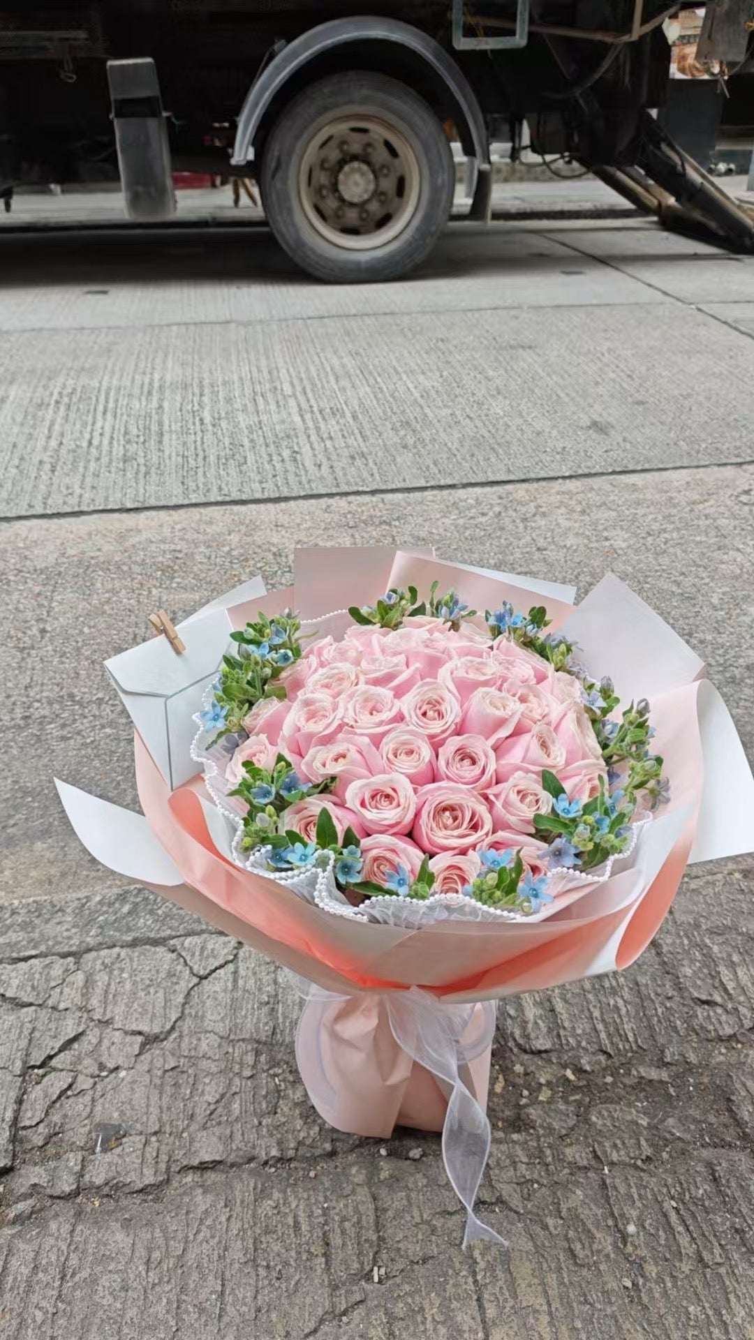 Bouquet of 33 pink roses 33朵粉玫瑰花束
