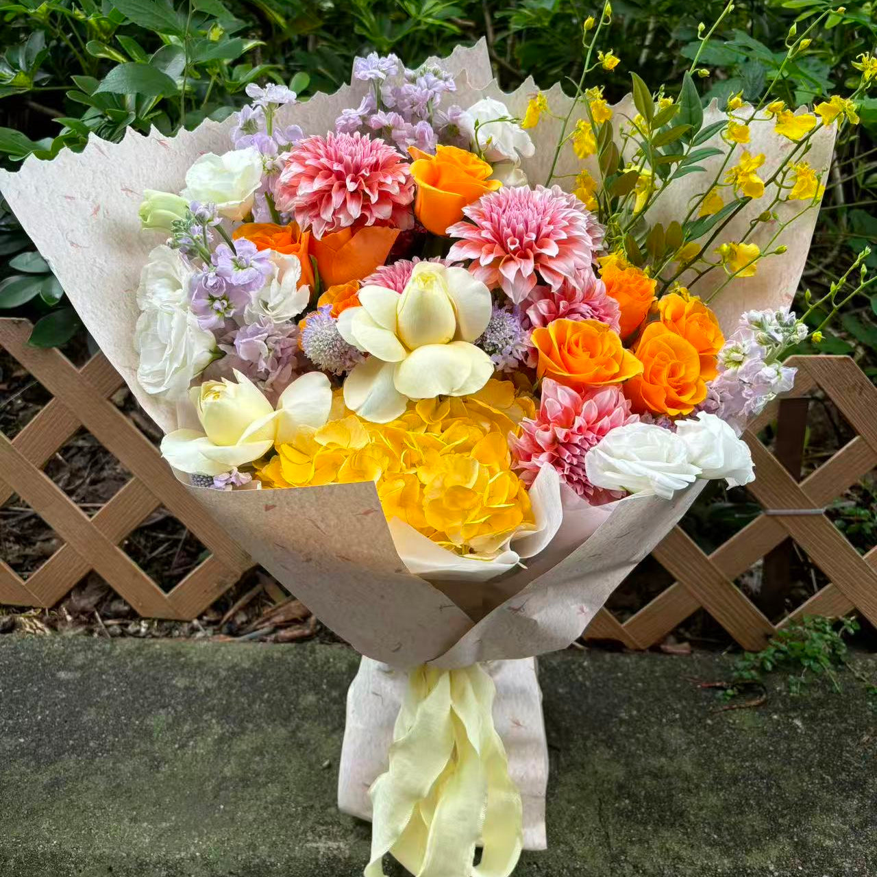 香港花店|Golden bouquet黄繍球黃玫瑰大麗花花束 即日送貨