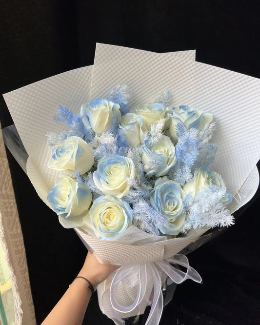 11 Blue and White Roses 11枝藍白玫瑰