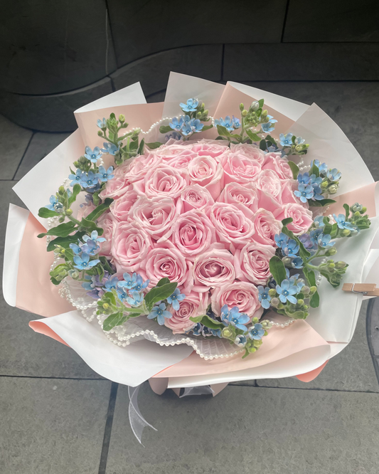 Bouquet of 33 pink roses 33朵粉玫瑰花束