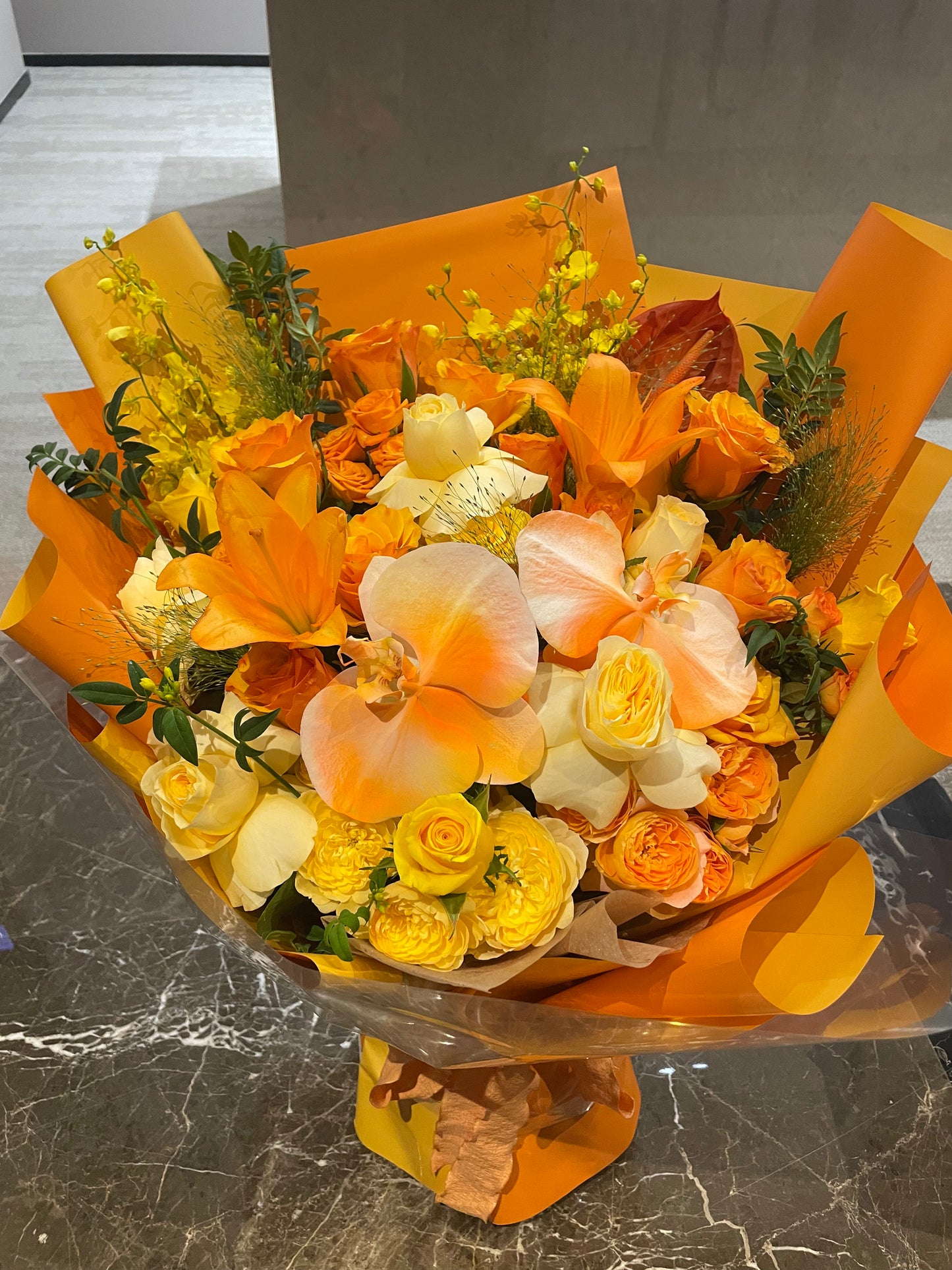 Orange Flower Bouquet 橙色花束蝴蝶蘭百合鮮花