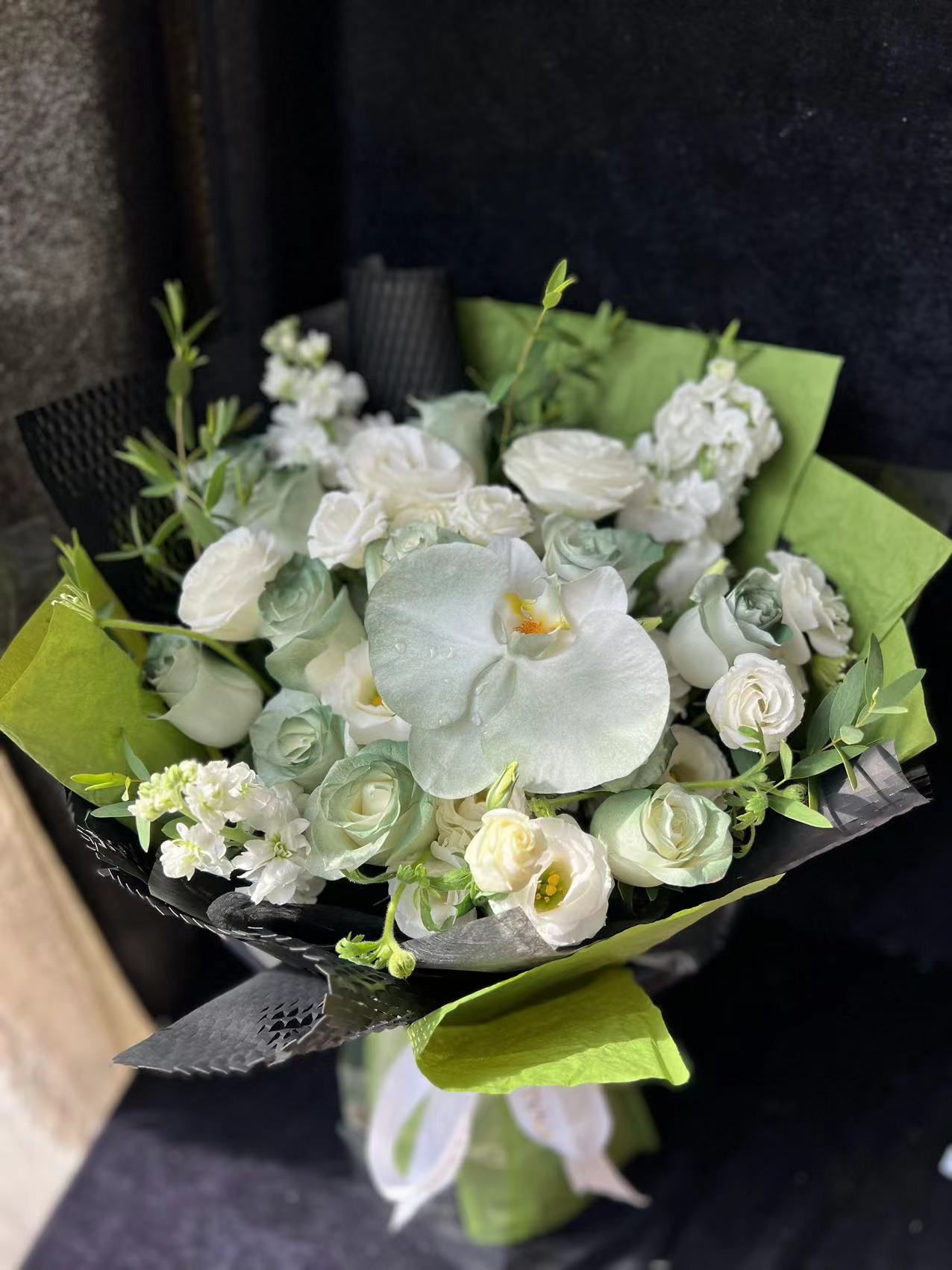 White Green Floral Bouquet 白綠色花束白玫瑰蝴蝶蘭
