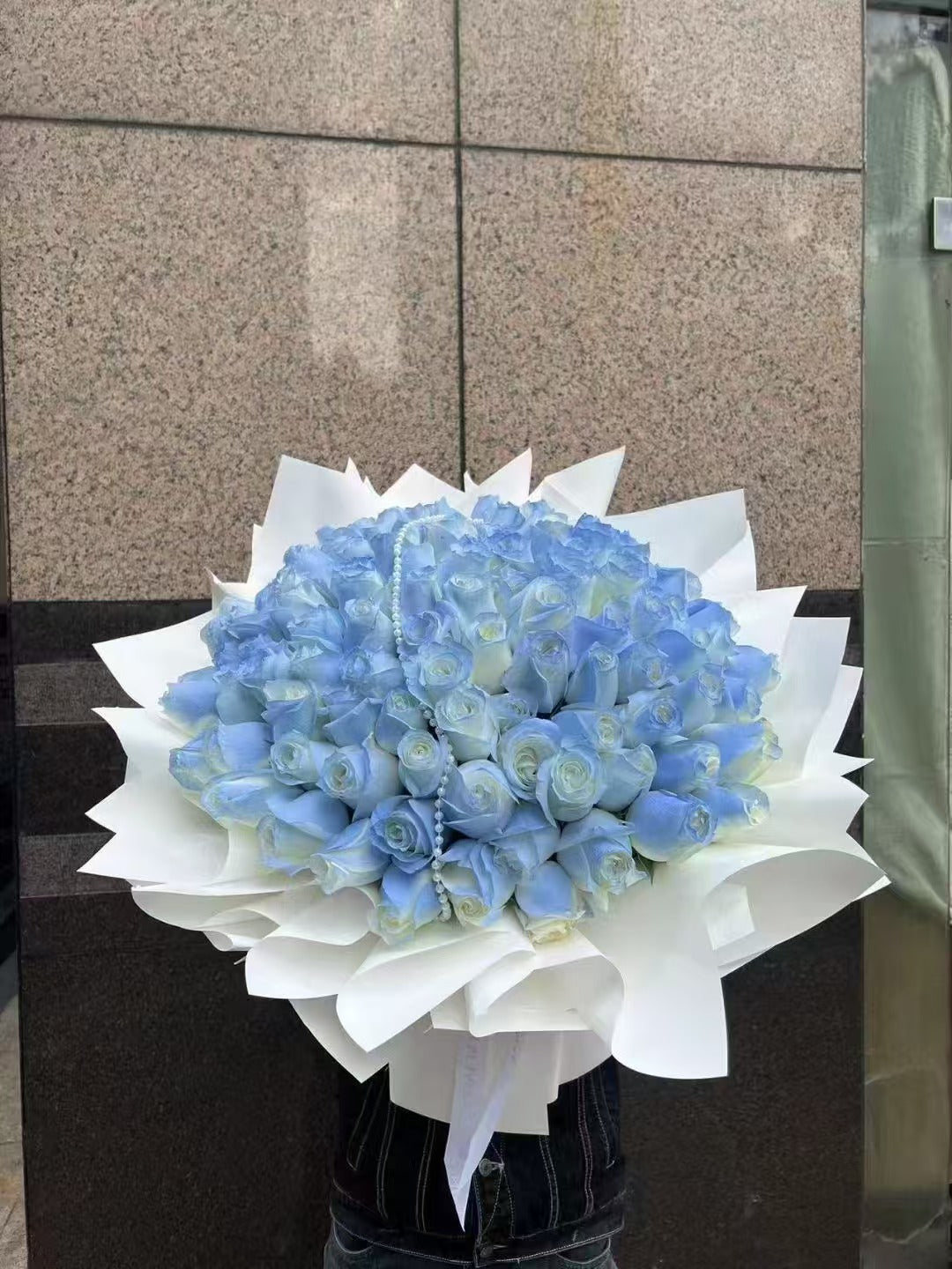 99 Stems Blue Rose Bouquet 99枝藍白玫瑰鮮花