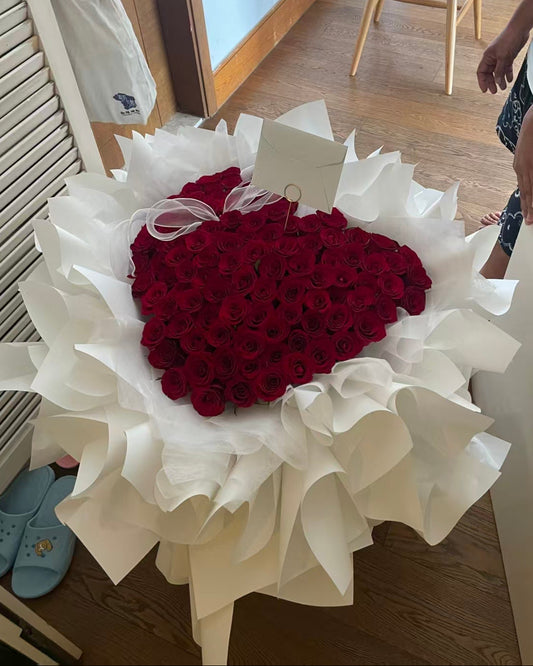99Rose Bouquet  Engagement Bouquet 99枝心形紅玫瑰鮮花白色紙 求婚鮮花