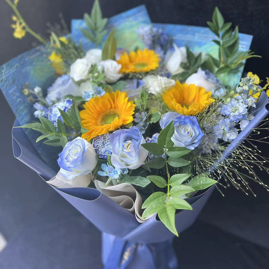 香港花店|Sunflower bouquet Graduation bouquet 太陽花藍玫瑰鮮花 香港畢業鮮花
