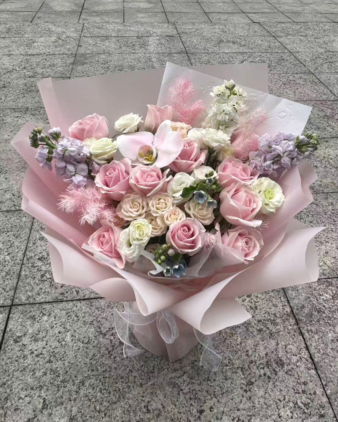 Hong Kong florists|Pink Bouquet 粉玫瑰蝴蝶蘭紫羅蘭鮮花 即日送貨