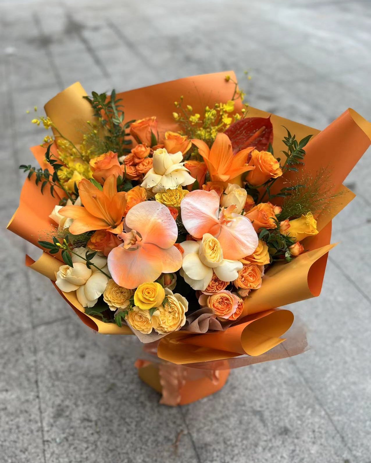 Orange Flower Bouquet 橙色花束蝴蝶蘭百合鮮花