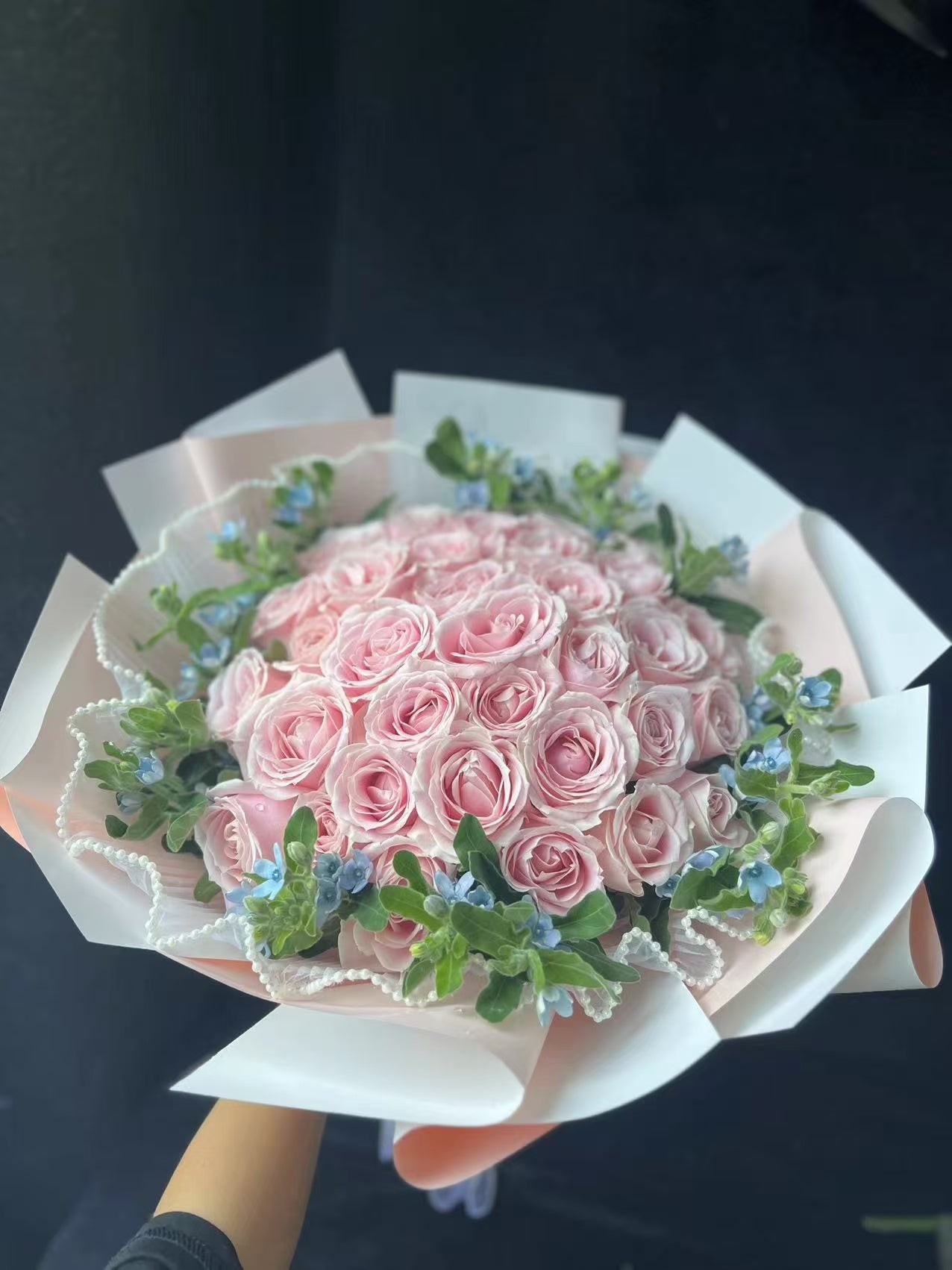 Bouquet of 33 pink roses 33朵粉玫瑰花束