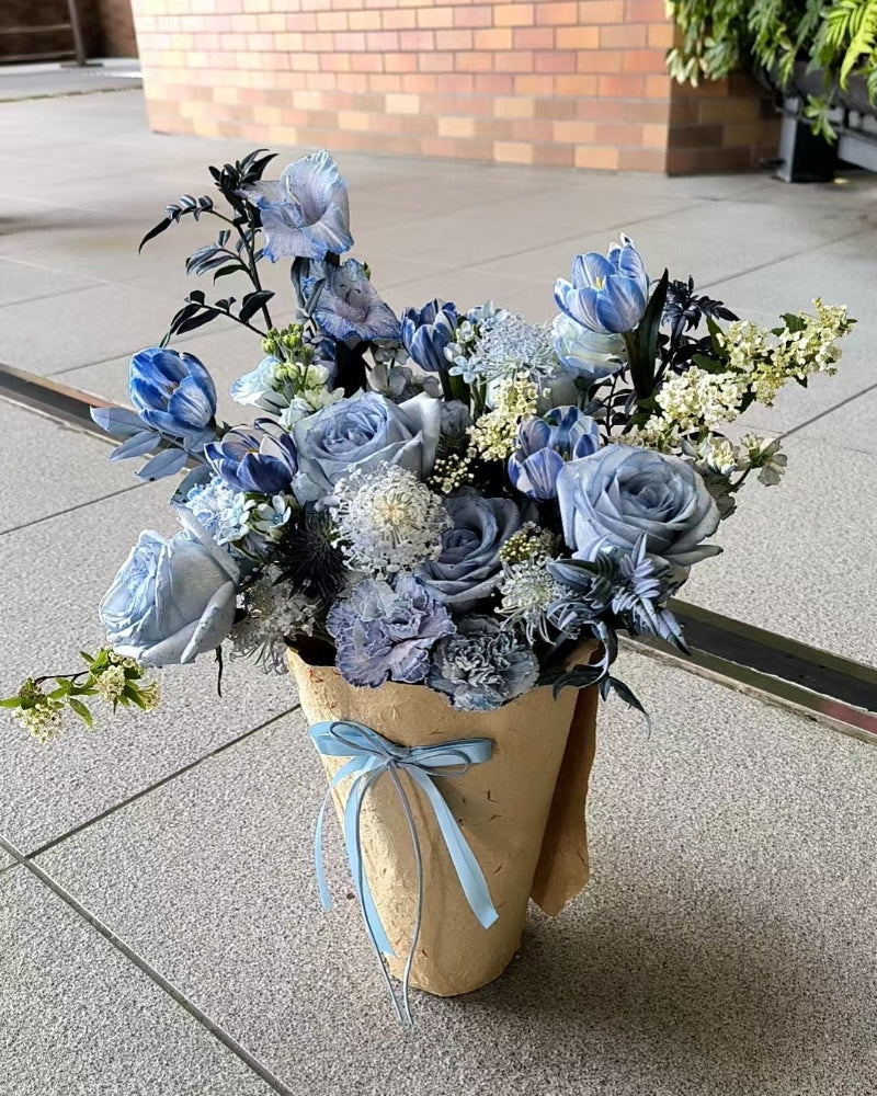 Blue Graduation Bouquet for Men 畢業花束 高級花桶 藍玫瑰劍蘭花束