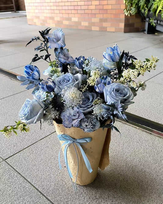 Blue Graduation Bouquet for Men 畢業花束 高級花桶 藍玫瑰劍蘭花束