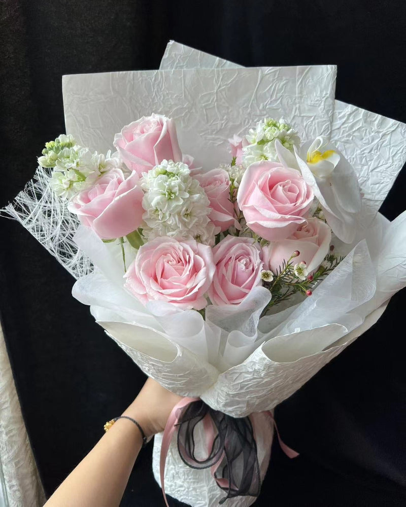 Pink Rose & Phalaenopsis Bouquet 11枝粉玫瑰蝴蝶蘭花束