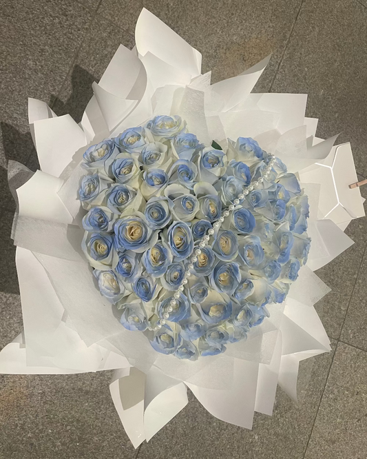 Heart-shaped bouquet of 52 blue roses 52朵心形藍玫瑰花束