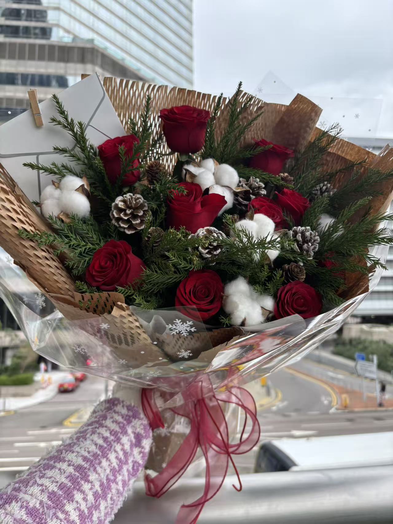 香港花店|Red Bouquet red roses 紅玫瑰松果 即日鮮花