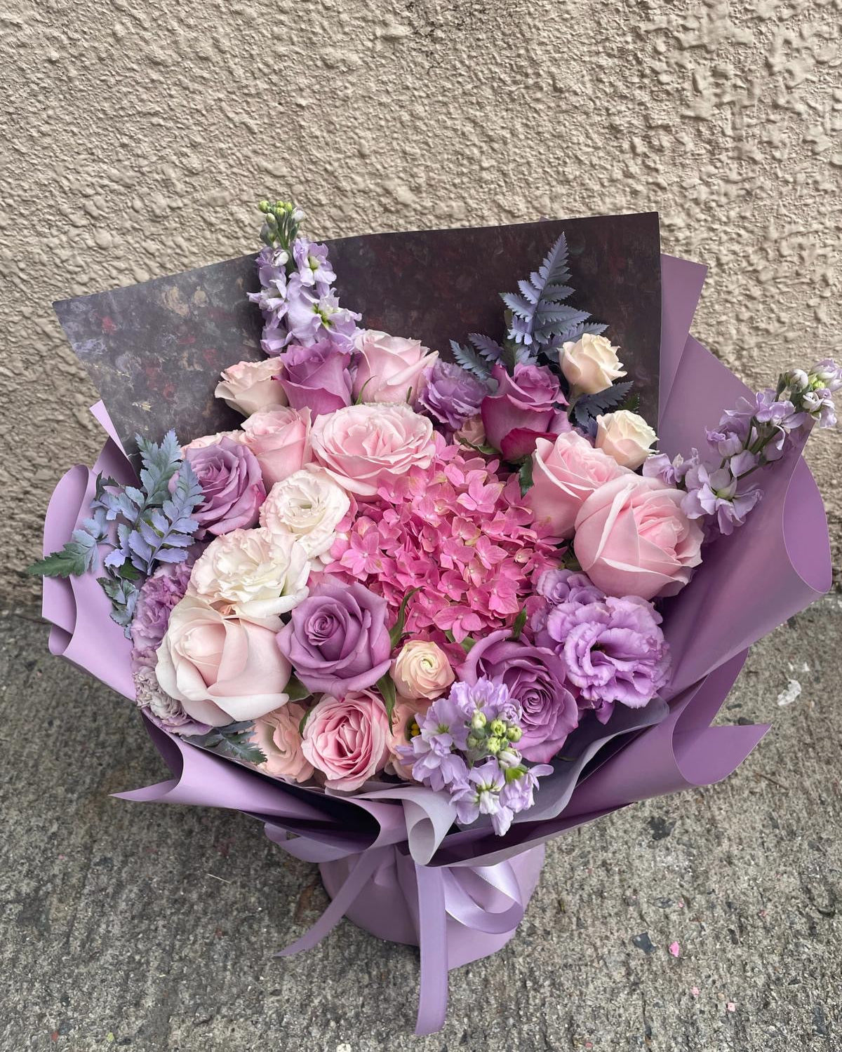 Purple Flower Bouquet  紫玫瑰粉繡球花束