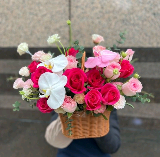 香港花店|Freud Rose Basket 紅色系花籃 弗洛伊德玫瑰手提花籃