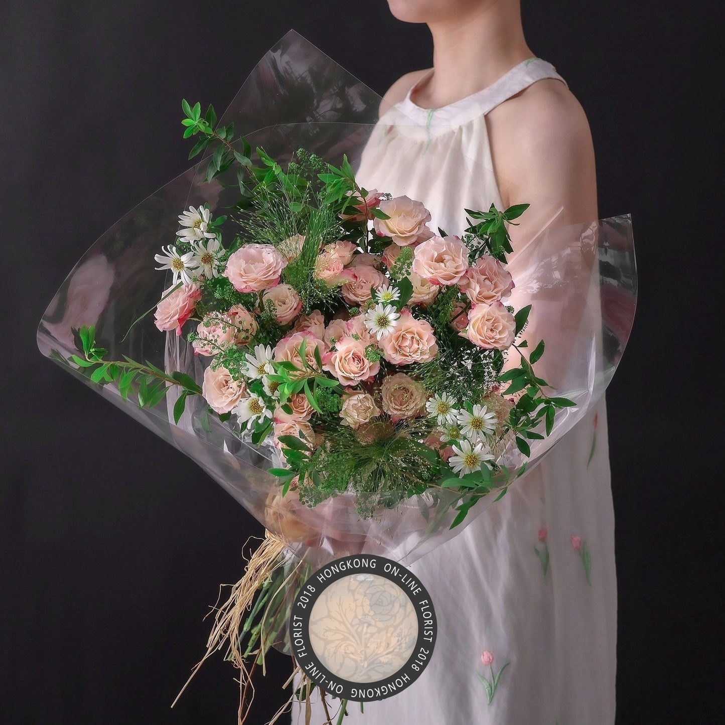 玫瑰噴泉草雪柳葉混搭新年花束香港鮮花即日配送