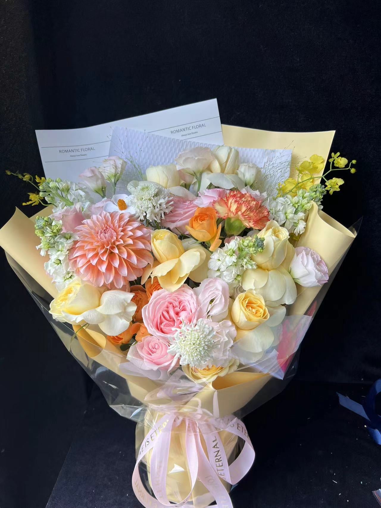 Yellow Rose Bouquet 大麗花奶油黃玫瑰花束