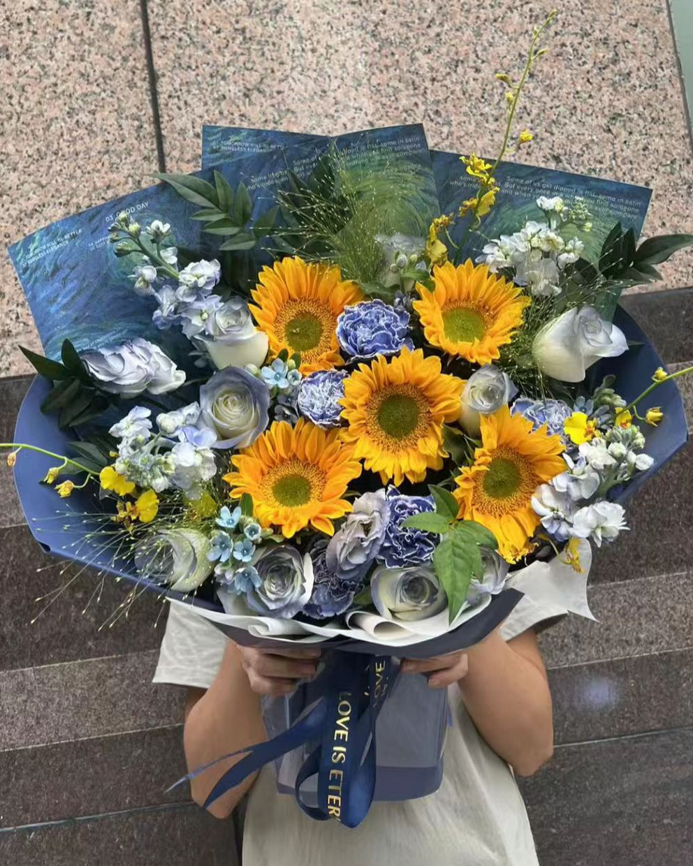 Sunflower bouquet Graduation bouquet 5枝太陽花藍玫瑰鮮花 畢業鮮花