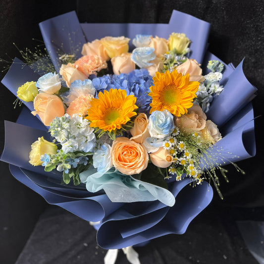 香港花店|Sunflower bouquet Graduation bouquet 太陽花鮮花 藍色繡球花 畢業鮮花