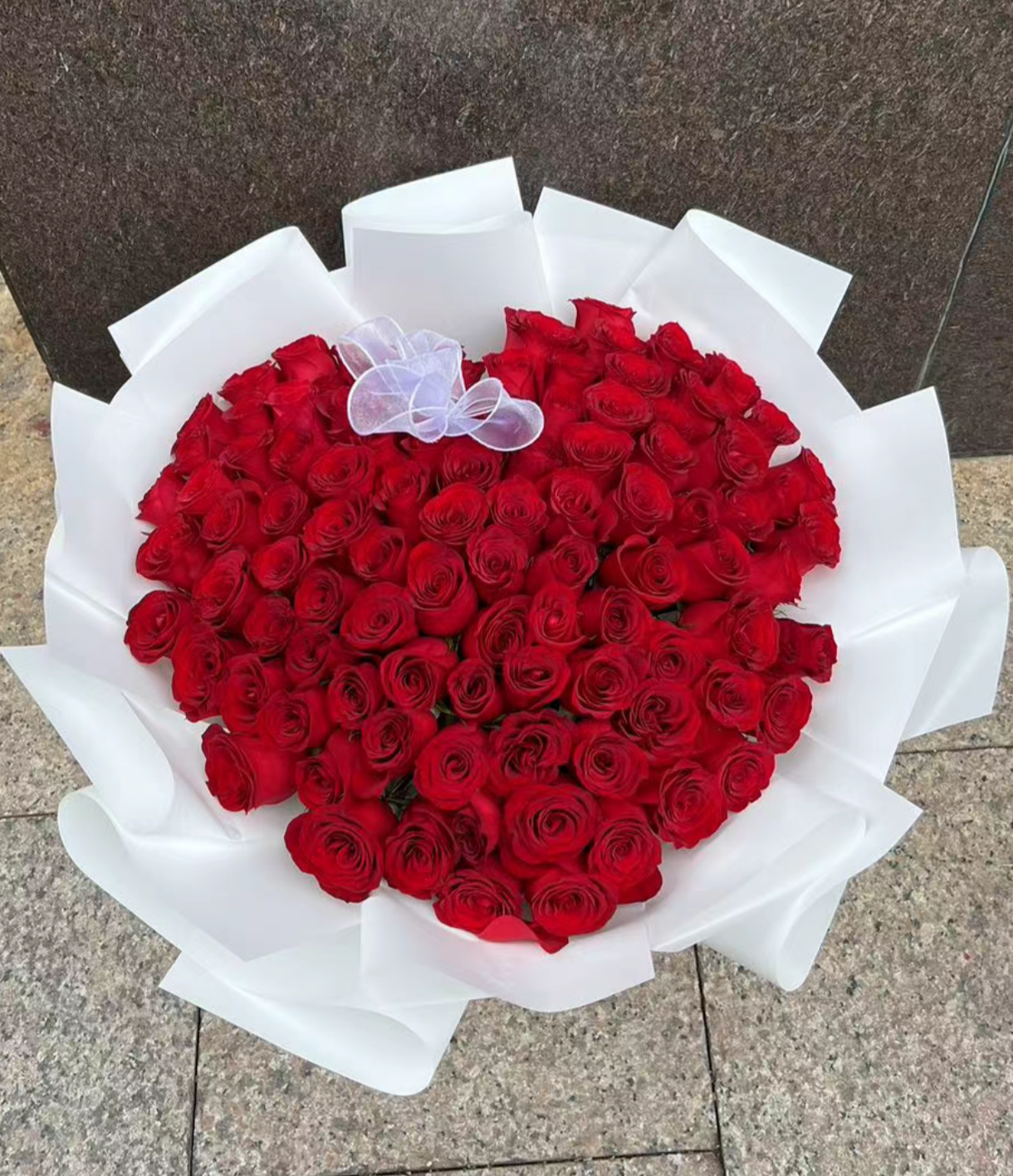 99Rose Bouquet  Engagement Bouquet 99枝心形紅玫瑰鮮花白色紙 求婚鮮花