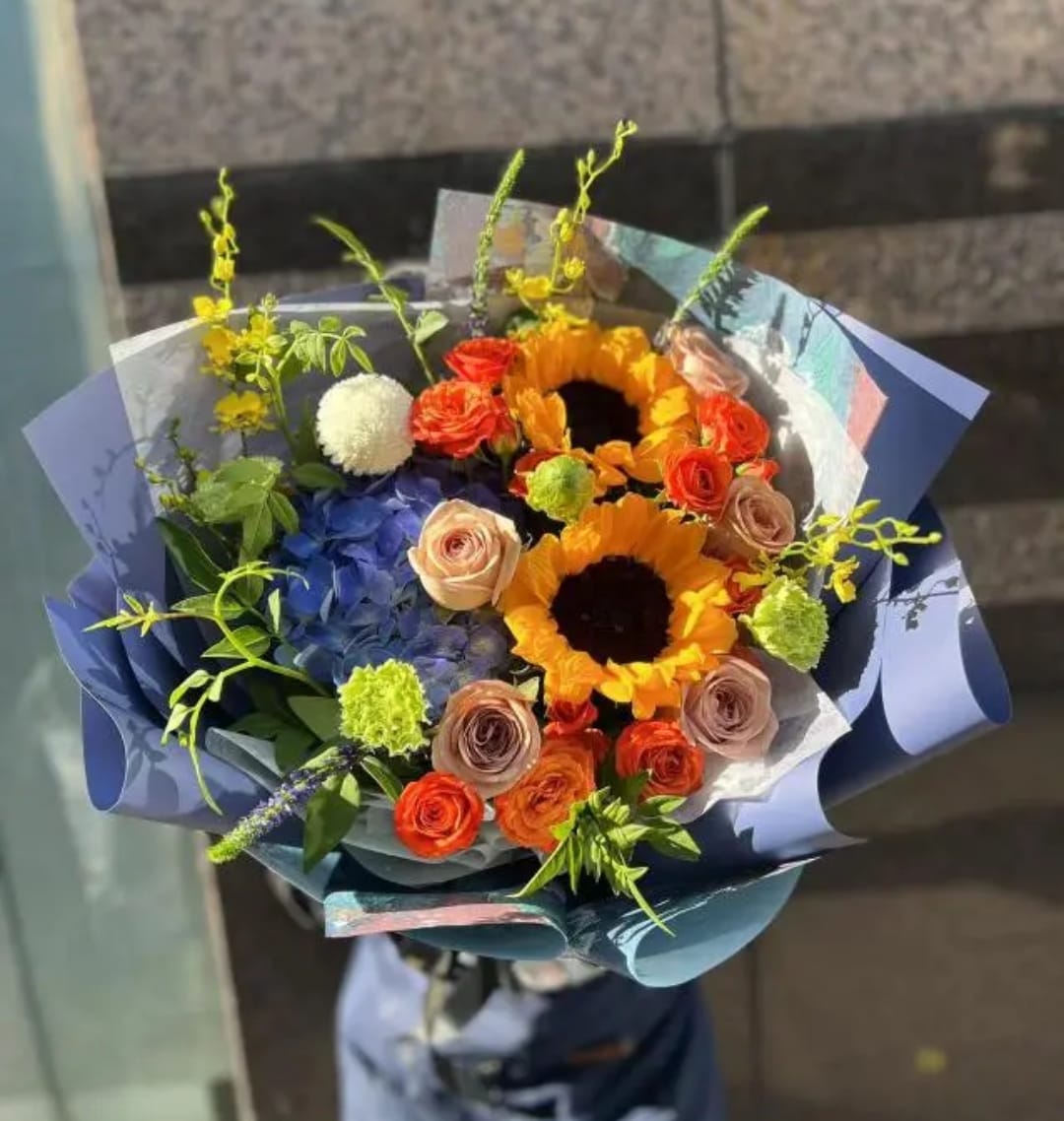 香港花店|Sunflower bouquet Graduation bouquet Blue Hydrangea太陽花 繍球花 香港畢業鮮花