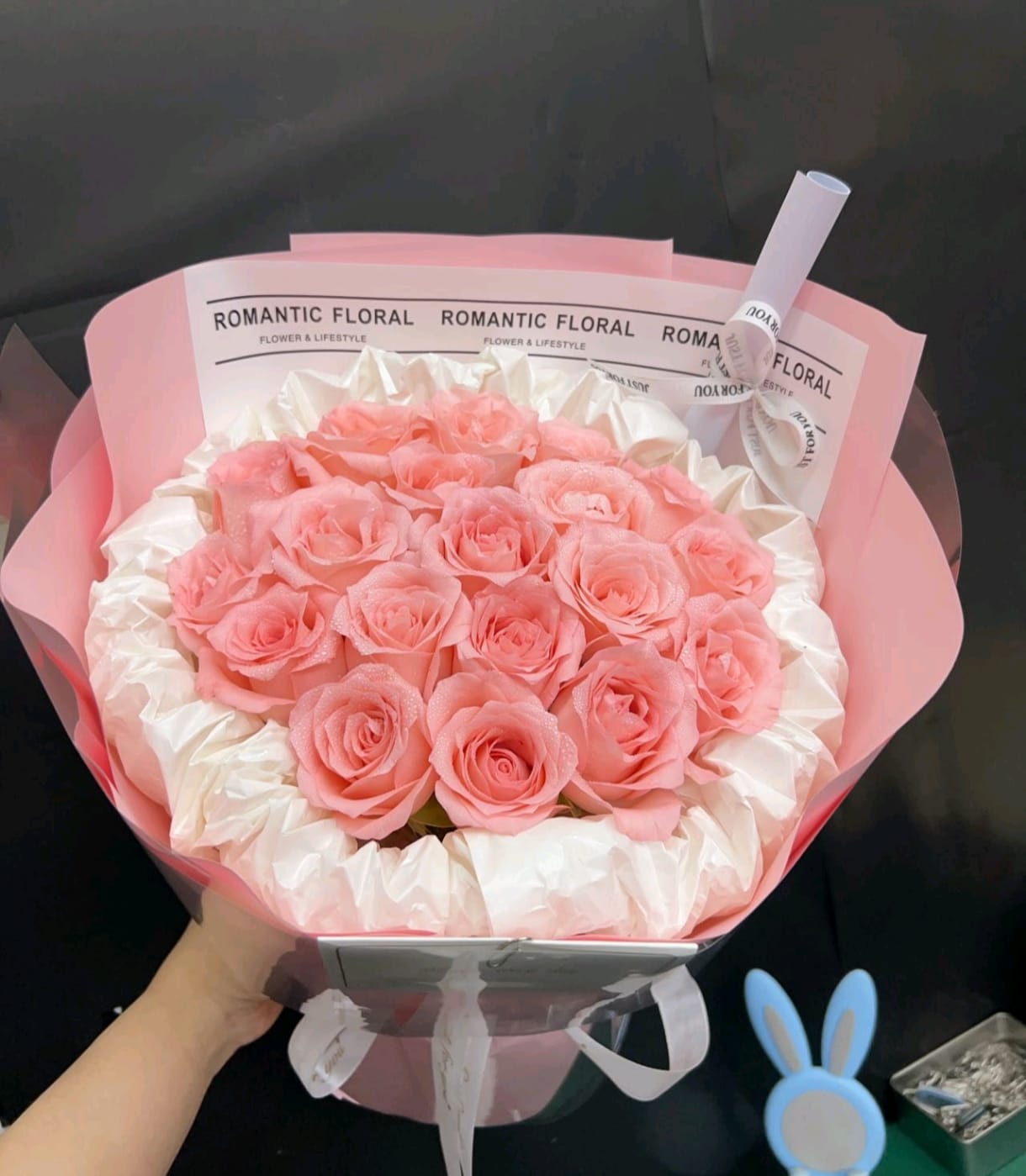 Bouquet of 19 pink roses 19朵粉玫瑰花束