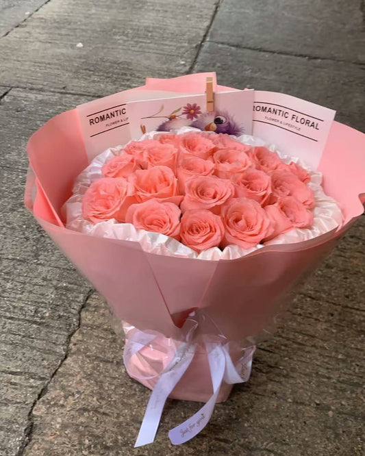 Bouquet of 19 pink roses 19朵粉玫瑰花束