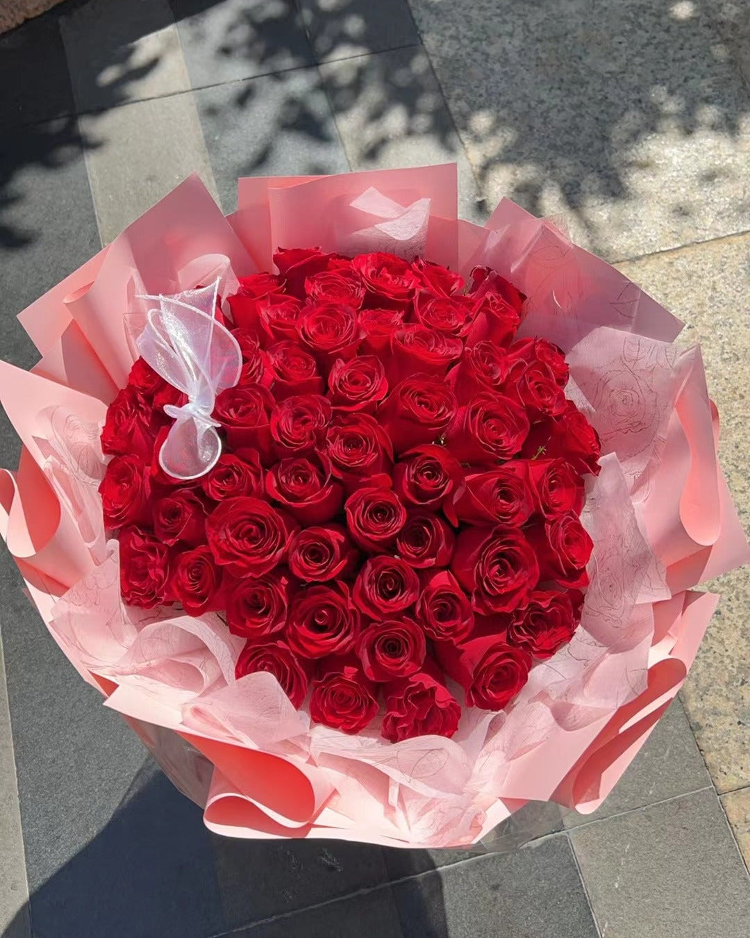 Bouquet of 52 red roses 52朵紅玫瑰花束