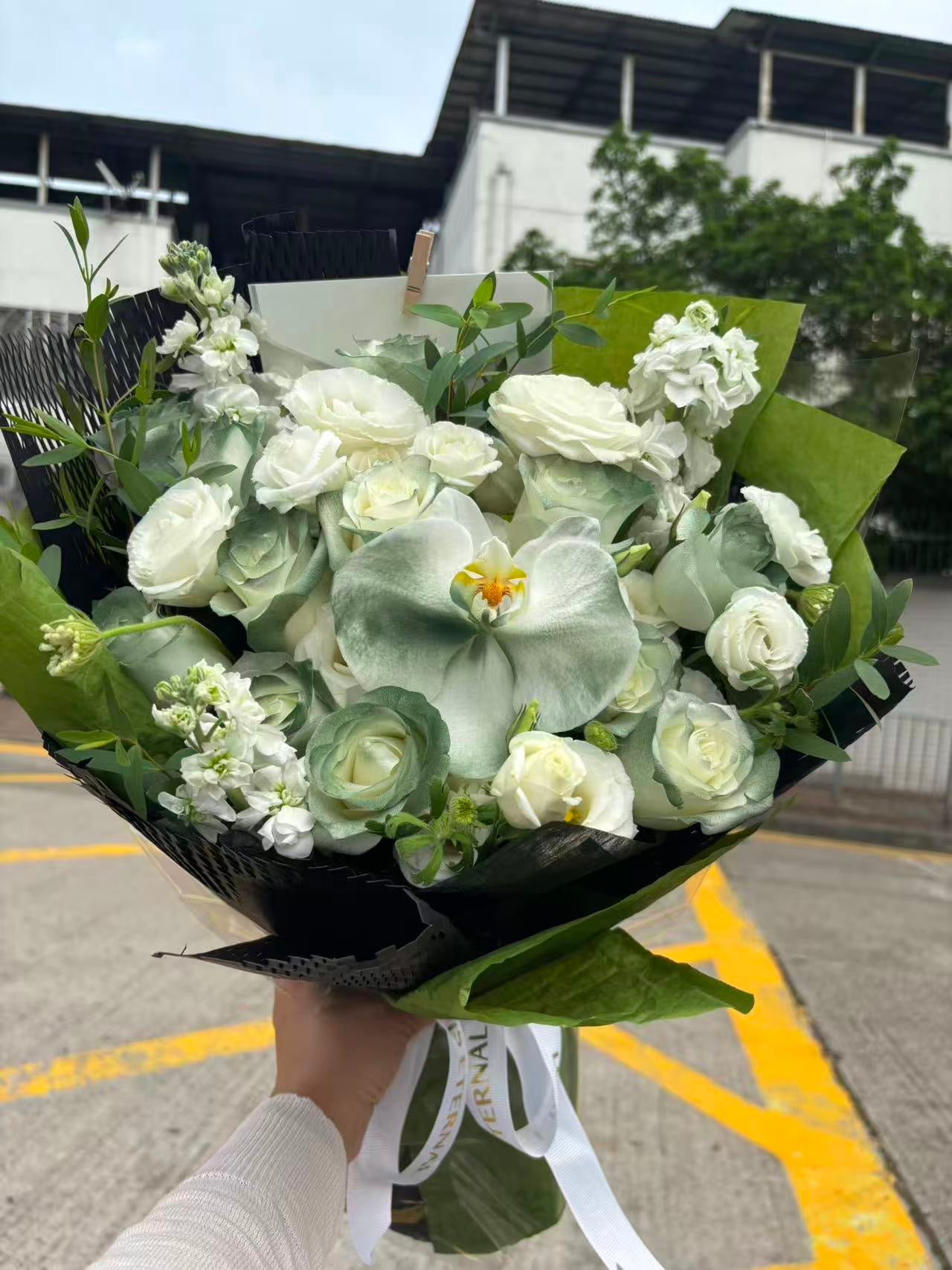 White Green Floral Bouquet 白綠色花束白玫瑰蝴蝶蘭