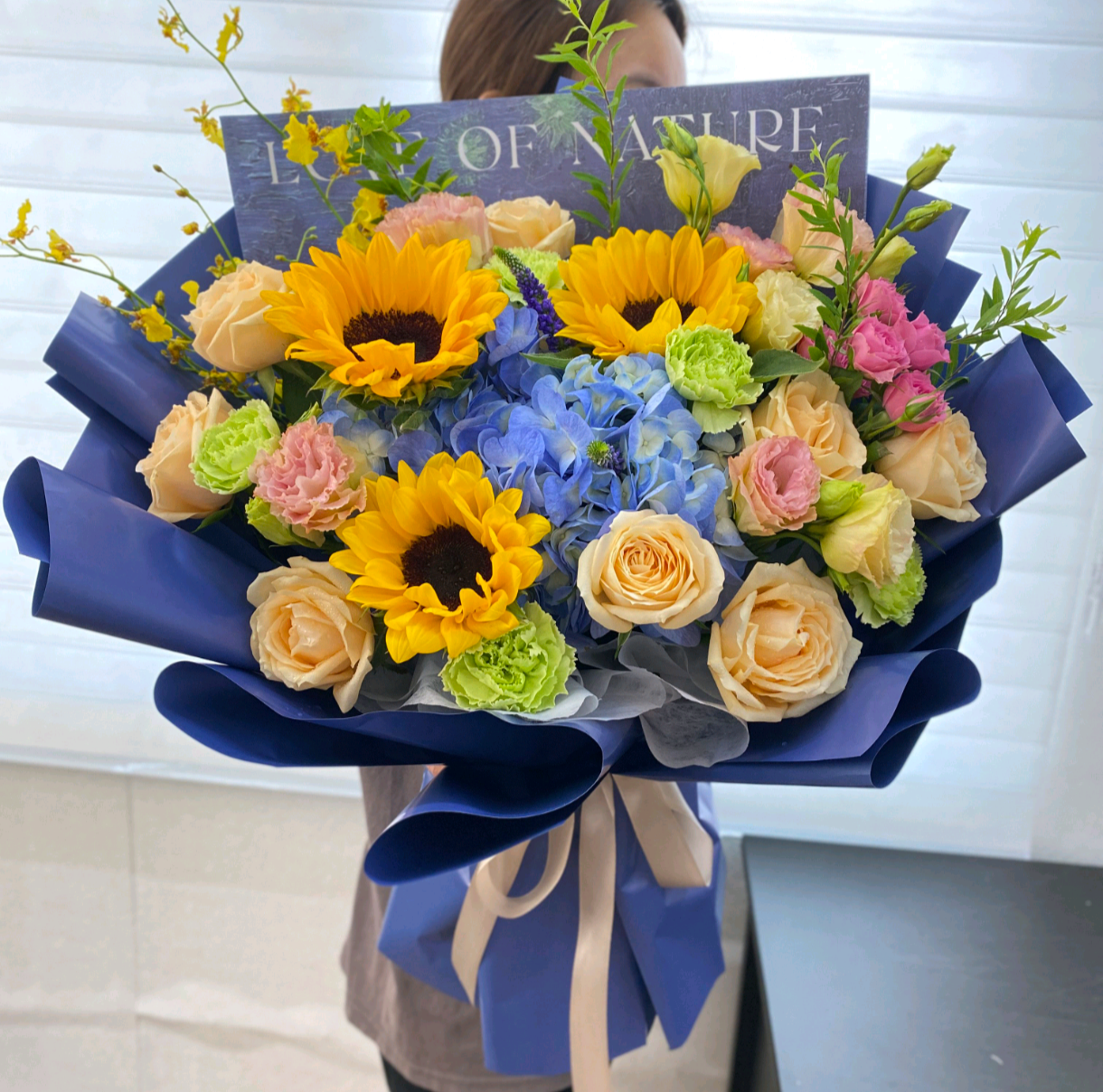 香港花店|Sunflower bouquet  Graduation bouquet 繡球花太陽花藍綉球鮮花 畢業鮮花