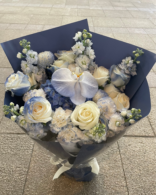 Blue Hydrangea Bouquet 藍玫瑰繡球花蝴蝶蘭花束
