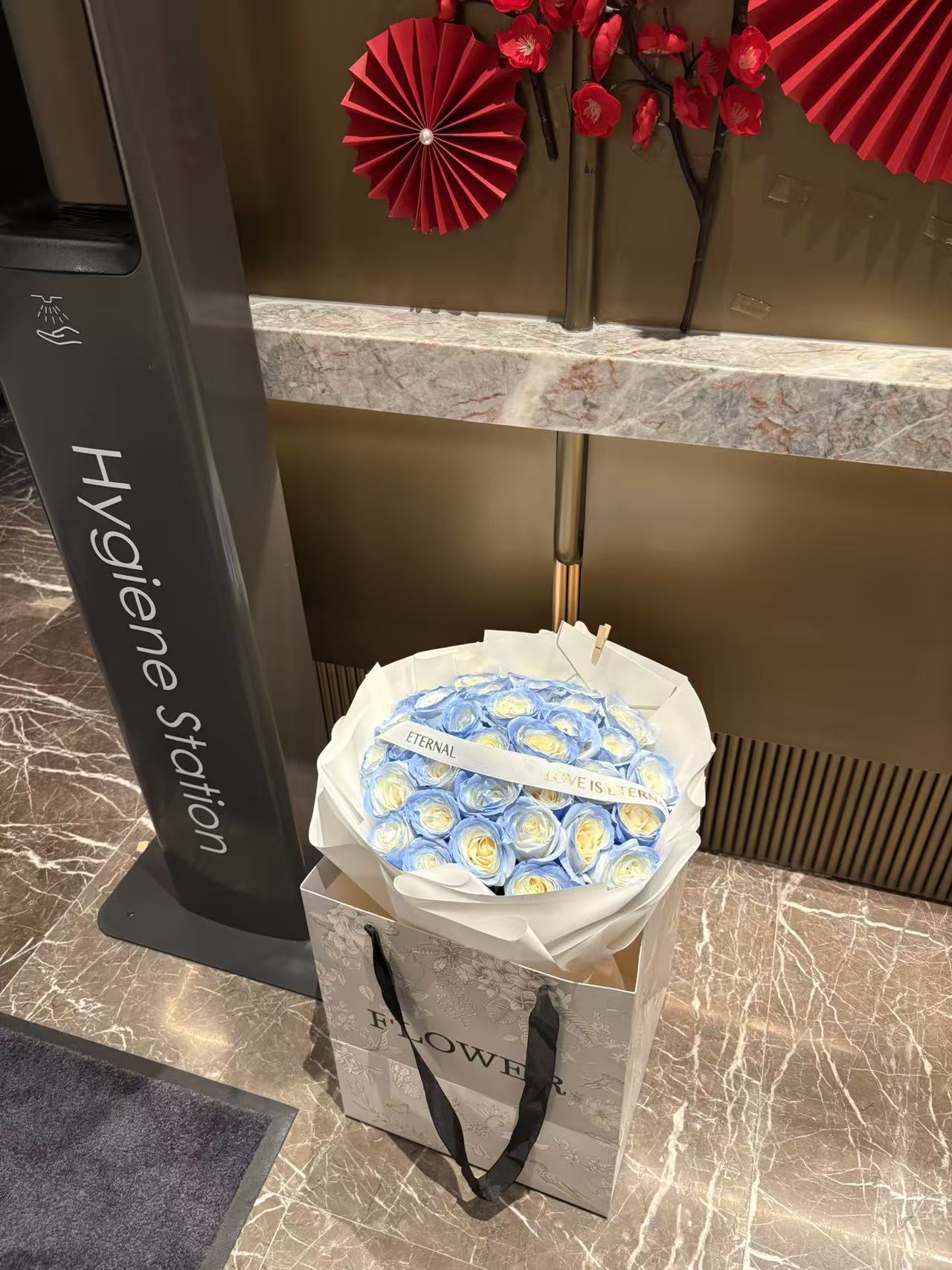 香港花店|Valentine's Day bouquets情人節藍白玫瑰花束 33枝藍玫瑰鮮花 即日送貨