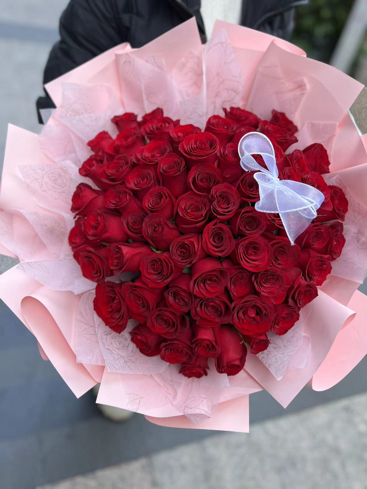 Bouquet of 52 red roses 52朵紅玫瑰花束