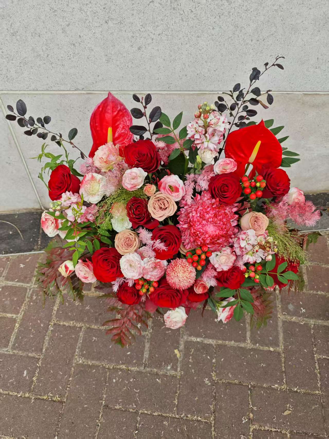 香港花店|Red rose box 紅玫瑰蝴蝶蘭花桶 花盒 即日送貨