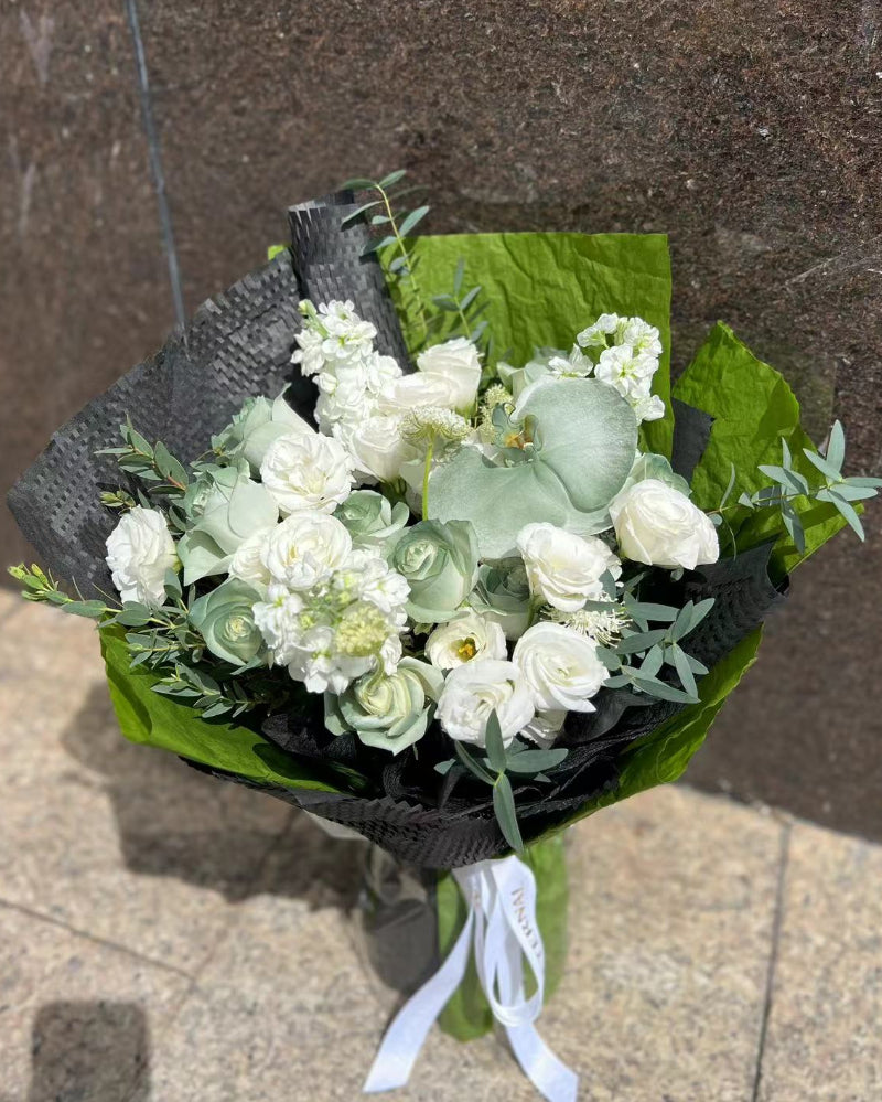 White Green Floral Bouquet 白綠色花束白玫瑰蝴蝶蘭