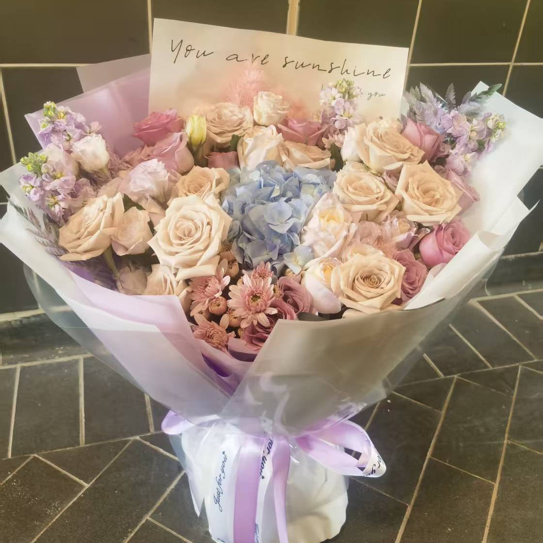 香港花店|Manta Rose曼塔玫瑰藍綉球花束 即日送貨